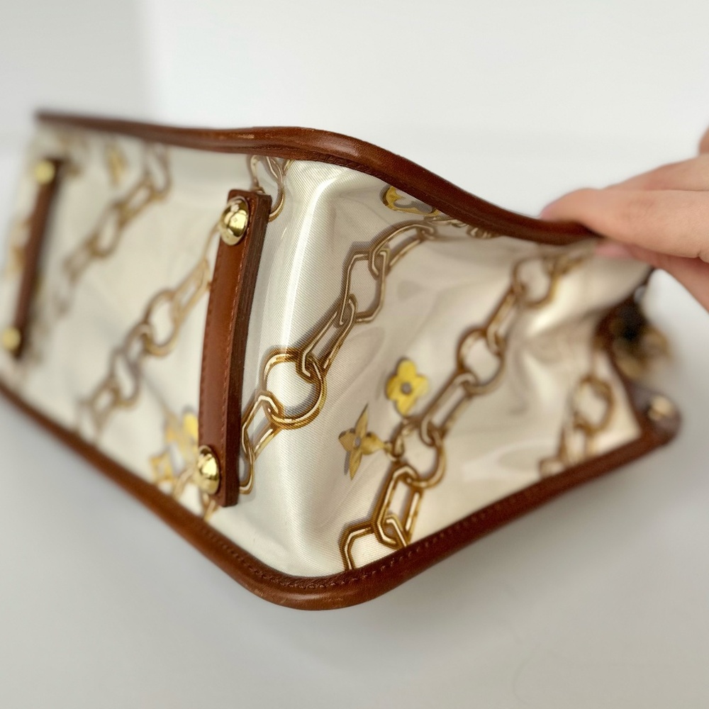 Louis Vuitton Limited Edition White Monogram Charms Cabas PVC bag - Picture 6 of 15